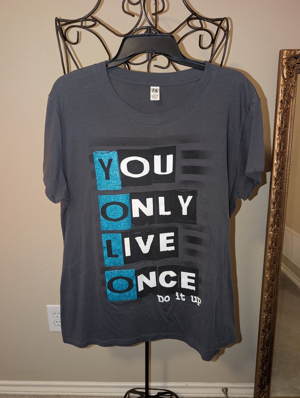 Hybrid & company Charcoal Graphic Tee with Teal Accents